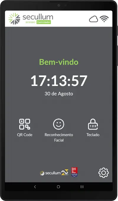 Imagem de um tablet mostrando o aplicativo Secullum Acesso Controlador